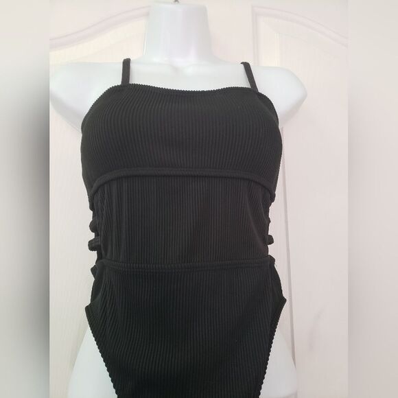 NWT Swimsuit Textured One Piece - Picture 2 of 8